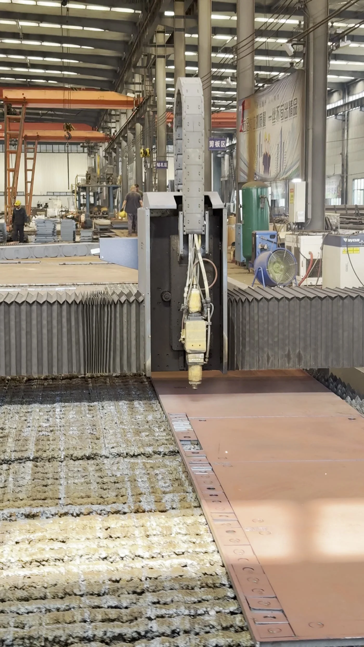 Steel structure production equipment in the Hengyisheng workshop